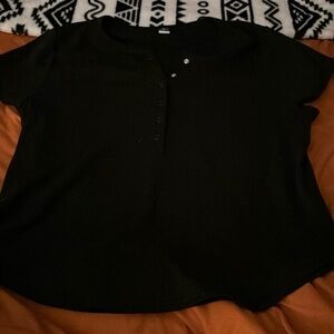 XL TEE WITH SCOOP NECK AND BUTTONS NEVER WORN